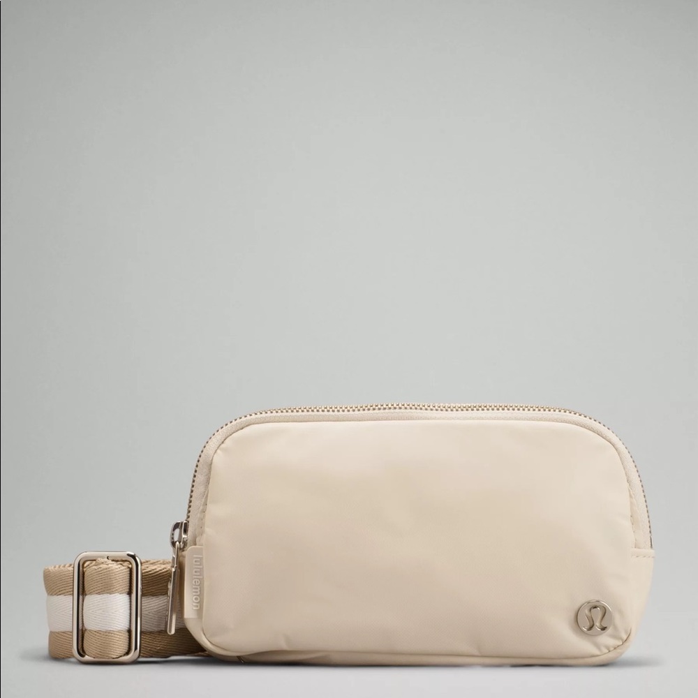 Lululemon Everywhere Crossbody Belt Bag
Color: White Opal/Raw Linen/White